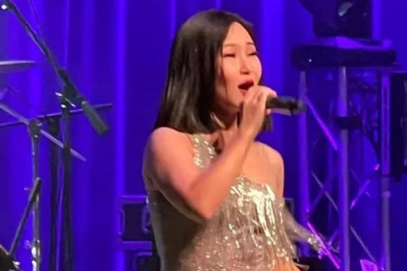 Hương Tràm xuất hiện với vóc dáng mũm mĩm khác xa ảnh nuột nà tự đăng