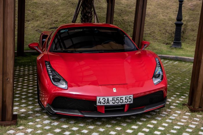 Ngắm loạt siêu xe biển số đẹp tại Việt Nam