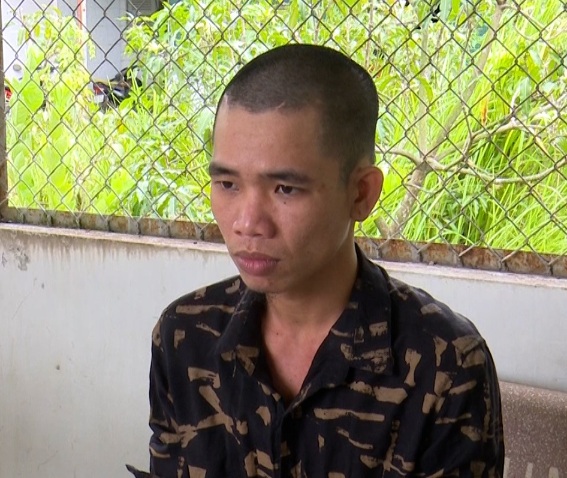 An Giang: Bắt tạm giam đối tượng nửa đêm rạch mùng trộm điện thoại