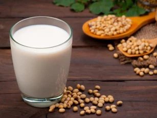 Những người không nên uống sữa đậu nành