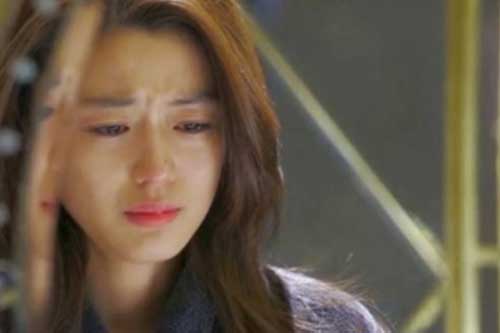 Mặc kệ người đời mỉa mai hám tiền, tôi vẫn cưới đại gia khuyết tật và cái kết khiến ai cũng choáng