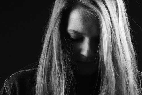 Đêm tân hôn chồng nằm vật ngáy o o, vợ chết điếng biết lý do yêu cả năm trời chồng không thèm làm gì