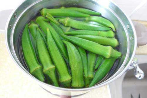 Luộc đậu bắp chỉ cần làm theo cách này hết sạch nhớt, ngon không để đâu cho hết