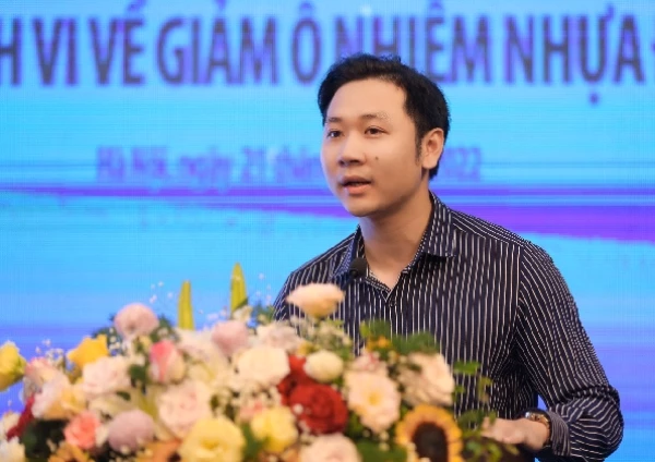 Nhà báo La Duy - Báo Quân đội nhân dân chia sẻ tại buổi tập huấn. Nhà báo La Duy - Báo Quân đội nhân dân chia sẻ tại buổi tập huấn.