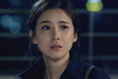 Gần gũi xong, chồng ném cho tôi tờ 200 nghìn rồi bảo: "Loại đàn bà như cô, thế này chắc vẫn hời lắm"