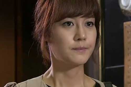 Vừa đáp trả lời dọa "trả về nơi sản xuất" của mẹ chồng, tôi bị anh tát cho một cái cháy má