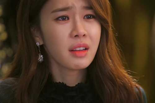 Để làm chồng bất ngờ, tôi về bí mật, ai ngờ thấy "thứ đó" của anh vứt la liệt trong thùng rác