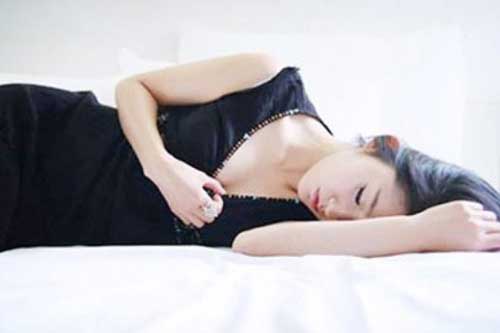 Về nhà bất ngờ, tôi chết đứng khi phát hiện bí mật động trời của chồng