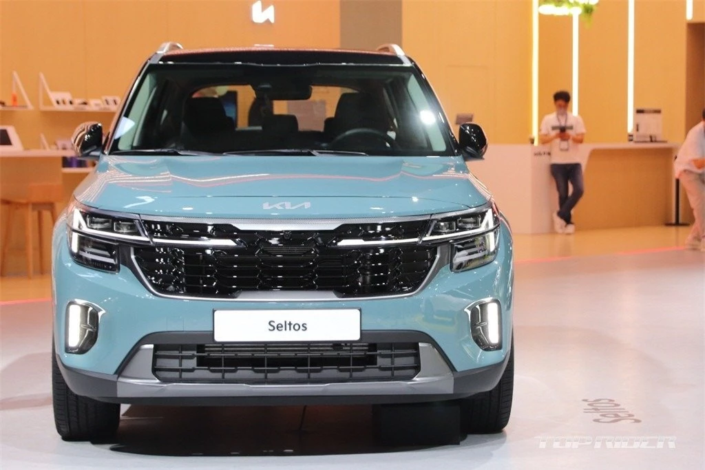 kia-seltos-2023-4