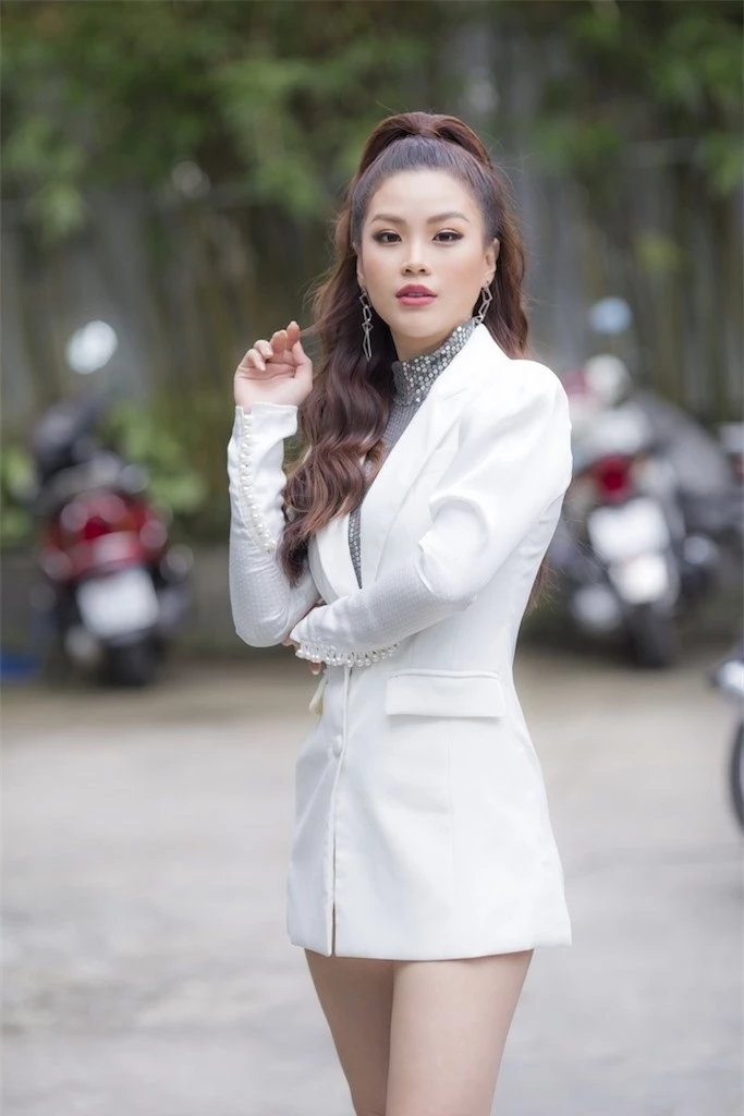 Những hoa hậu, á hậu Việt có chiều cao 'khiêm tốn' dưới 1m70