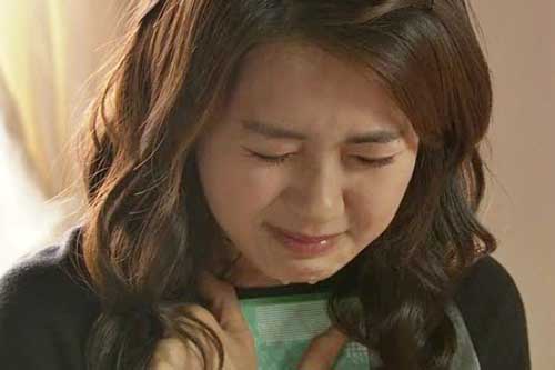 Mở cửa phòng làm việc, nhìn chồng hớt hải, bên trong là cô thư ký đang run cầm cập, tôi chết lặng