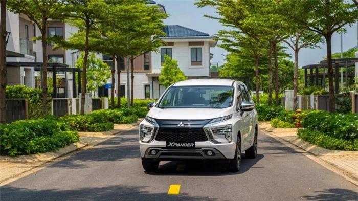 mitsubishi xpander mất ngôi vương phân khúc vào tay mpv của toyota