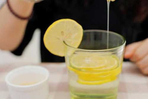 Cách pha nước chanh mật ong cho mỗi tối: Giúp thanh lọc cơ thể, dáng chuẩn da mịn lại dễ ngủ