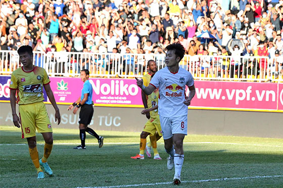 Văn Toàn, Xuân Trường tỏa sáng, HAGL thắng dễ Thanh Hoá