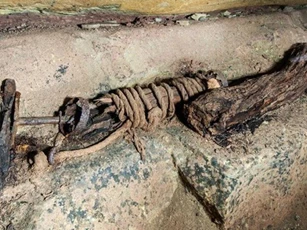 Những vật dụng bất ngờ trong mỏ coban bị bỏ hoang hàng thế kỷ