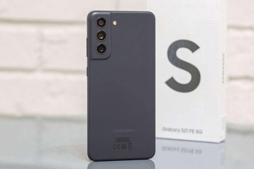 Samsung Galaxy S21 FE 5G giảm giá ‘sập sàn’ tại Việt Nam