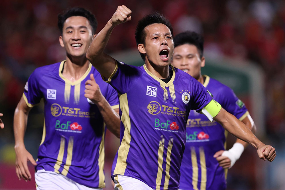 Văn Quyết lập siêu phẩm, Hà Nội FC đả bại HL Hà Tĩnh trên sân khách