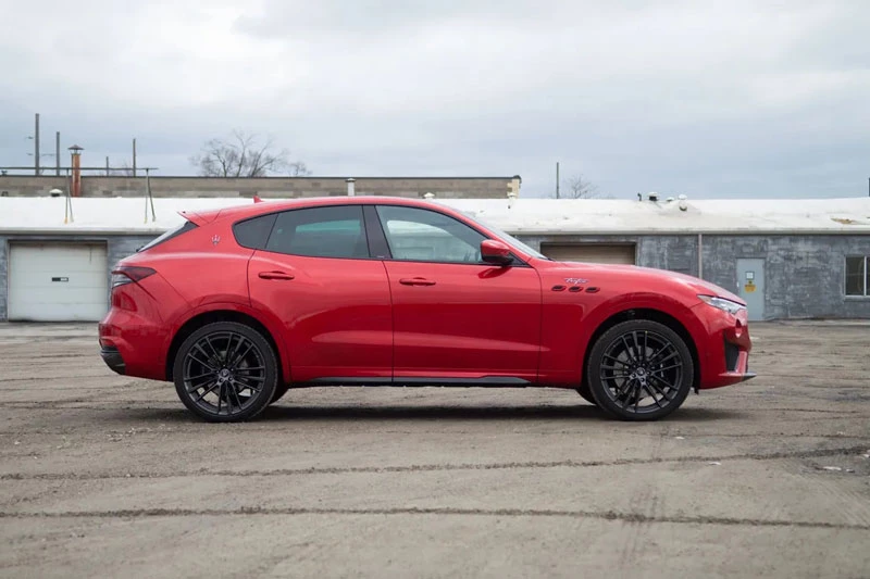 5. Maserati Levante Trofeo (vận tốc tối đa: 301 km/h).