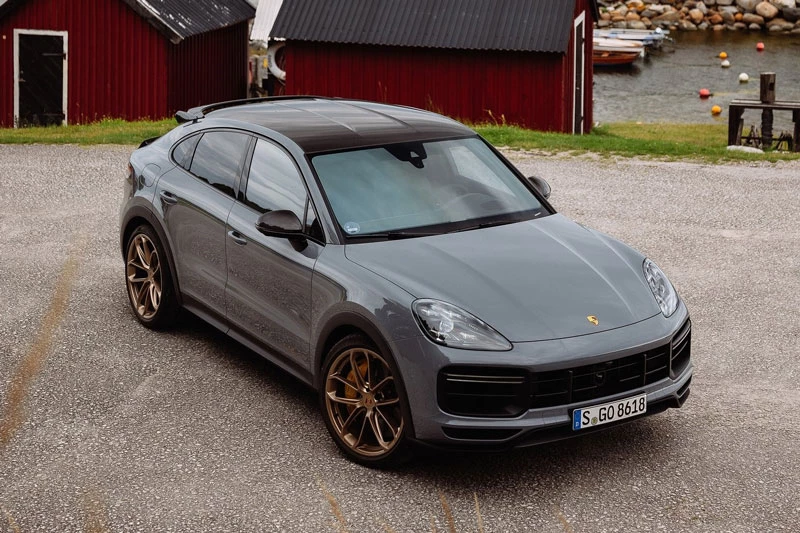 6. Porsche Cayenne Turbo GT (vận tốc tối đa: 299 km/h).