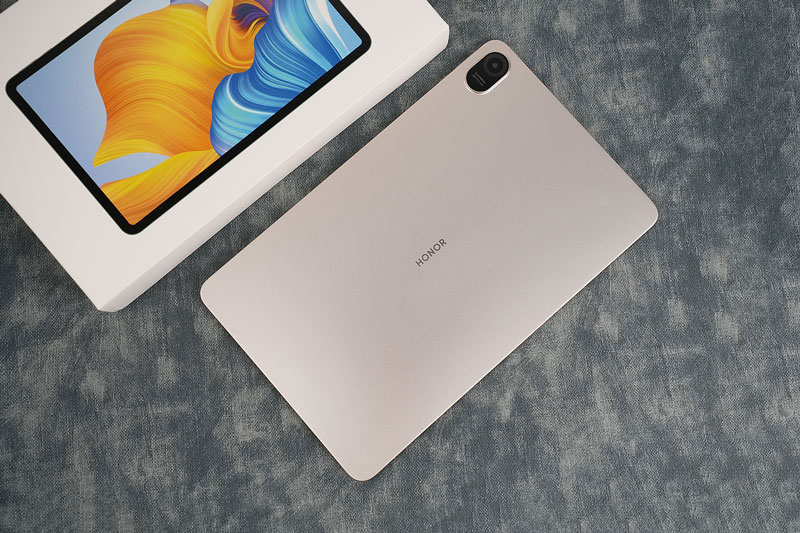 Máy tính bảng RAM 8 GB, pin ‘khủng’, 8 loa ngoài, giá ‘mềm’