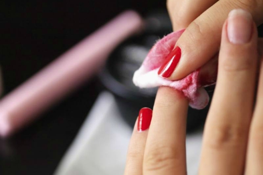 T&#x1EF1; l&#xE0;m dung d&#x1ECB;ch t&#x1EA9;y s&#x1A1;n m&#xF3;ng tay t&#x1EA1;i nh&#xE0;