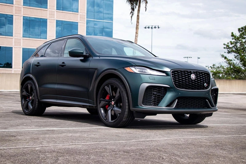 9. Jaguar F-Pace SVR (vận tốc tối đa: 286 km/h).