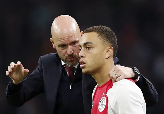 Dest và HLV Ten Hag từng làm việc cùng nhau ở Ajax