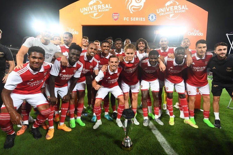 Arsenal hủy diệt Chelsea để giành Florida Cup 