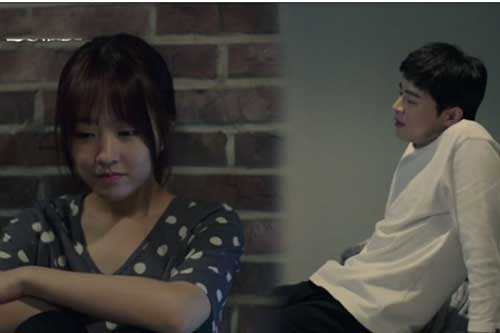 Nhìn thấy máu của tôi chảy ra ướt đẫm quần, chồng cười nhạt rút điện thoại gọi cho bồ