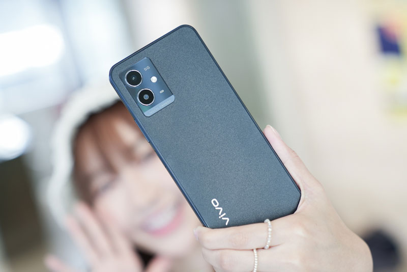 Trên tay smartphone 5G, RAM 6 GB, pin ‘khủng’, giá hấp dẫn