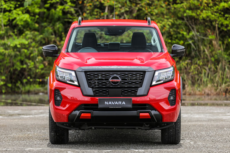 Giá lăn bánh Nissan Navara 2022 vừa ra mắt tại Việt Nam: Rẻ nhất hơn 1 tỷ đồng
