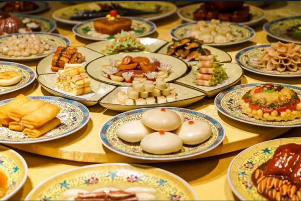 Bật mí lý do vì sao cung nữ, thái giám không dám ăn đồ thừa của Hoàng đế?