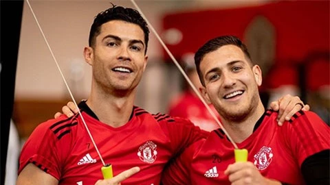 Dalot mong Ronaldo ở lại cùng Ten Hag tái thiết Man United