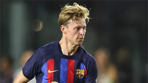 De Jong bị Xavi ép đá trung vệ, nhận tối hậu thư để ở lại Barcelona