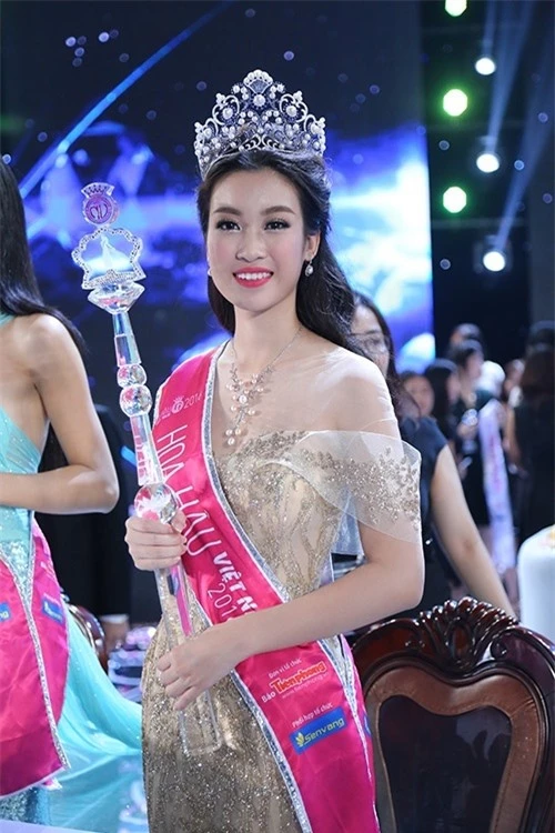 Đỗ Mỹ Linh 'lên đời' thú chơi hàng hiệu xả xỉ sau 6 năm đăng quang Hoa hậu Việt Nam