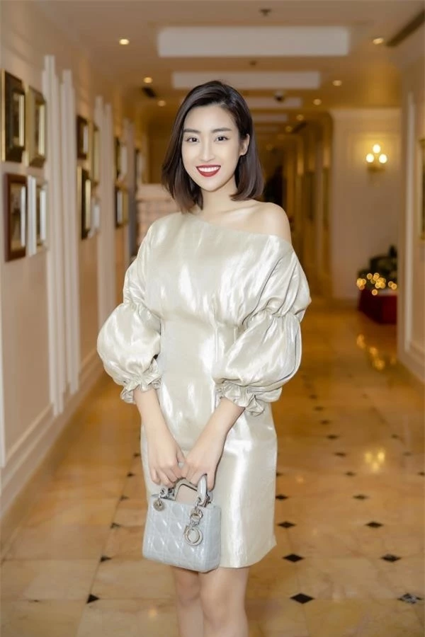 Đỗ Mỹ Linh 'lên đời' thú chơi hàng hiệu xả xỉ sau 6 năm đăng quang Hoa hậu Việt Nam