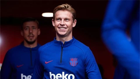 Xavi và Laporta đều không chắc tương lai của De Jong