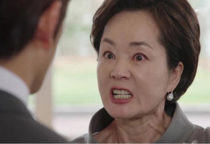 Con tôi mới ra đời mẹ chồng đã chửi: 'Xấu hết phần thiên hạ, nhà tôi thật vô phúc'