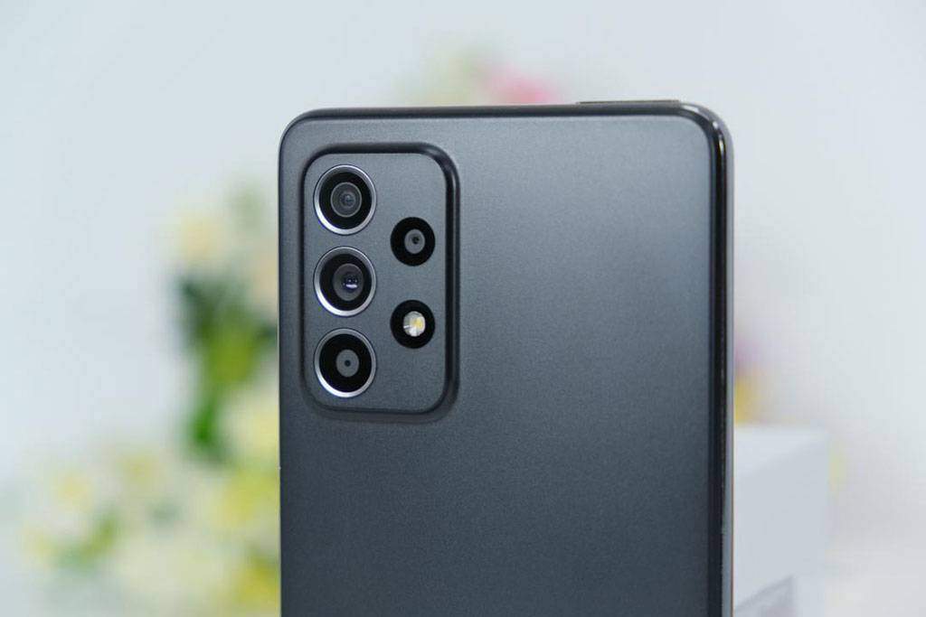 Samsung Galaxy A52s 5G giảm giá 2,5 triệu đồng tại Việt Nam