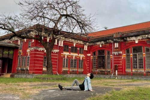 Điểm check-in nổi bật với kiến trúc cổ kính xen lẫn Âu - Á giữa lòng phố Huế