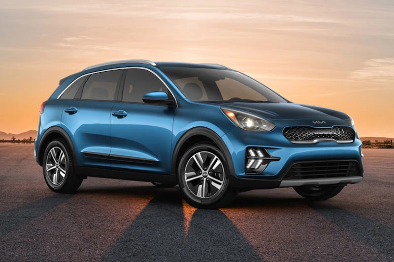 1. Kia Niro Hybrid 2022 (mức tiêu thụ nhiên liệu ở đường hỗn hợp: 5,6 lít/100 km).