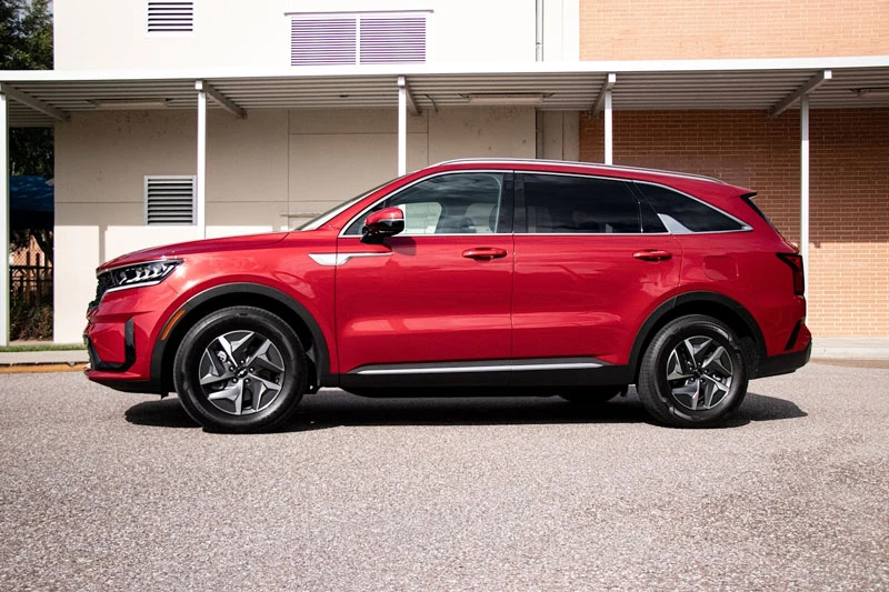 10. Kia Sorento Hybrid 2022 (mức tiêu thụ nhiên liệu ở đường hỗn hợp: 7,6 lít/100 km). 10. Kia Sorento Hybrid 2022 (mức tiêu thụ nhiên liệu ở đường hỗn hợp: 7,6 lít/100 km).