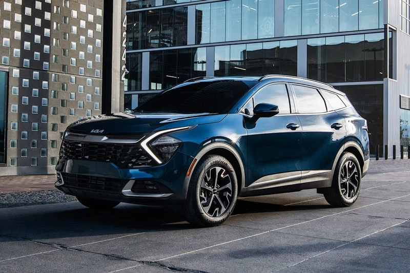 2. Kia Sportage Hybrid 2023 (mức tiêu thụ nhiên liệu ở đường hỗn hợp: 6,6 lít/100 km).