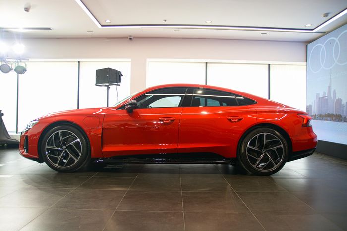 Khám phá xe điện Audi e-tron GT giá từ 5,2 tỷ đồng tại Việt Nam, cạnh tranh với Porsche Taycan