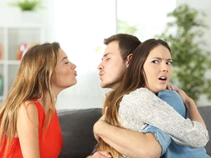 Liệu chồng có bỏ nhân tình để quay về?