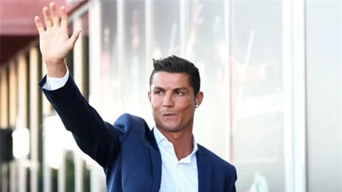 M.U chưa thể tìm lối thoát vụ Ronaldo