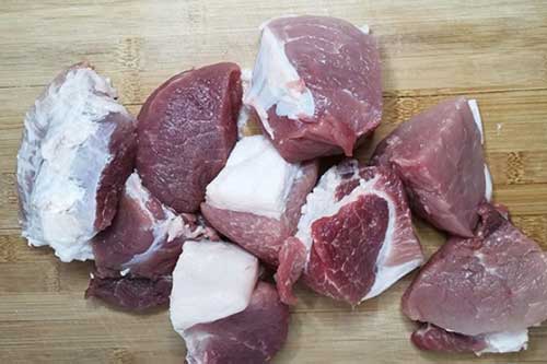 Thịt lợn mua về bỏ luôn tủ đá là sai, mẹ thêm 1 bước để thịt tươi mới, không bị khô