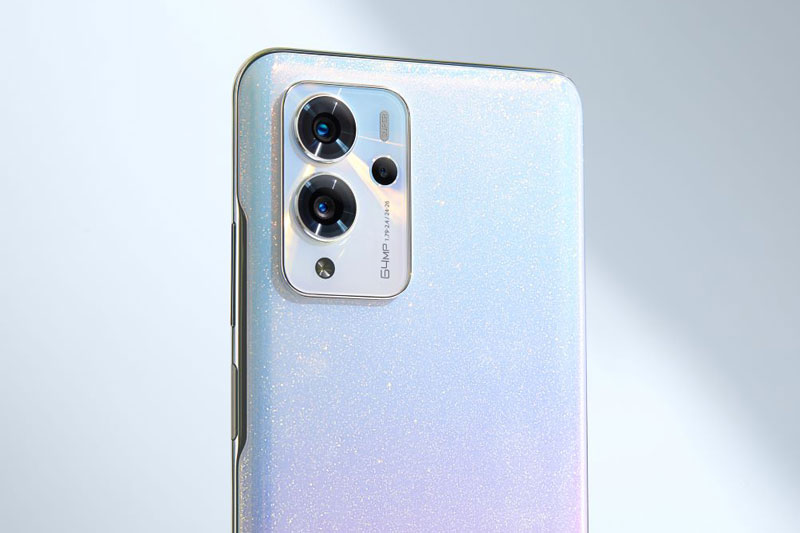 Smartphone RAM 6 GB, sạc 65W, giá hơn 6 triệu đồng