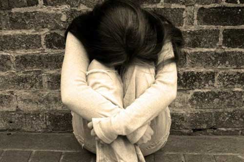 Chồng nhìn thấy tôi nằm đau đớn dưới đất anh chỉ nói một câu khiến tôi chết lặng