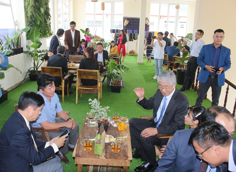 Không gian Cà phê doanh nhân của Hội Doanh nghiệp Lạc Dương níu chân các vị khách đến từ Nhật Bản lâu hơn so với thời gian dự kiến.  
